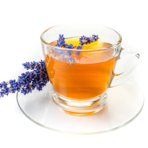 Sivkin čaj iz posušenih cvetov sivke v skodelici, naravni zeliščni čaj iz Slovenije