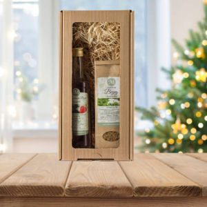 Naravni darilni komplet bezeg in jagoda – ročno izdelan čaj in sirup iz Slovenije. Idealno darilo za vsako priložnost.