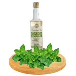 Naravni metin sirup 0,5L iz ročno nabranih listov mete. Idealen za limonado, čaj in osvežilne napitke brez umetnih arom in barvil.